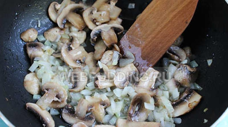 Картофельная запеканка с грибами и фаршем в духовке Фарш картофель грибы сыр