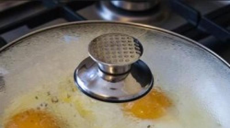 Как приготовить яичницу без